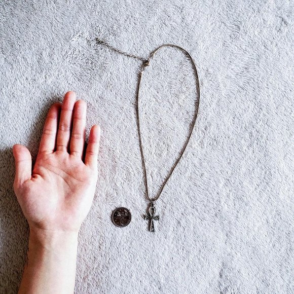 90s Egyptian hieroglyphics cross charm gold chain necklace🌟 - Picture 2 of 3